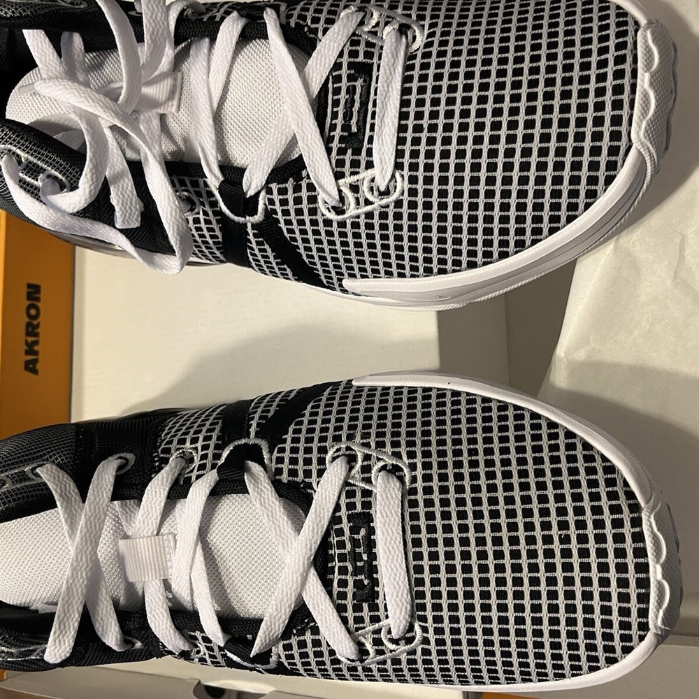 Nike LeBron James witness 7 Vll size 13 brand new in box! Grey